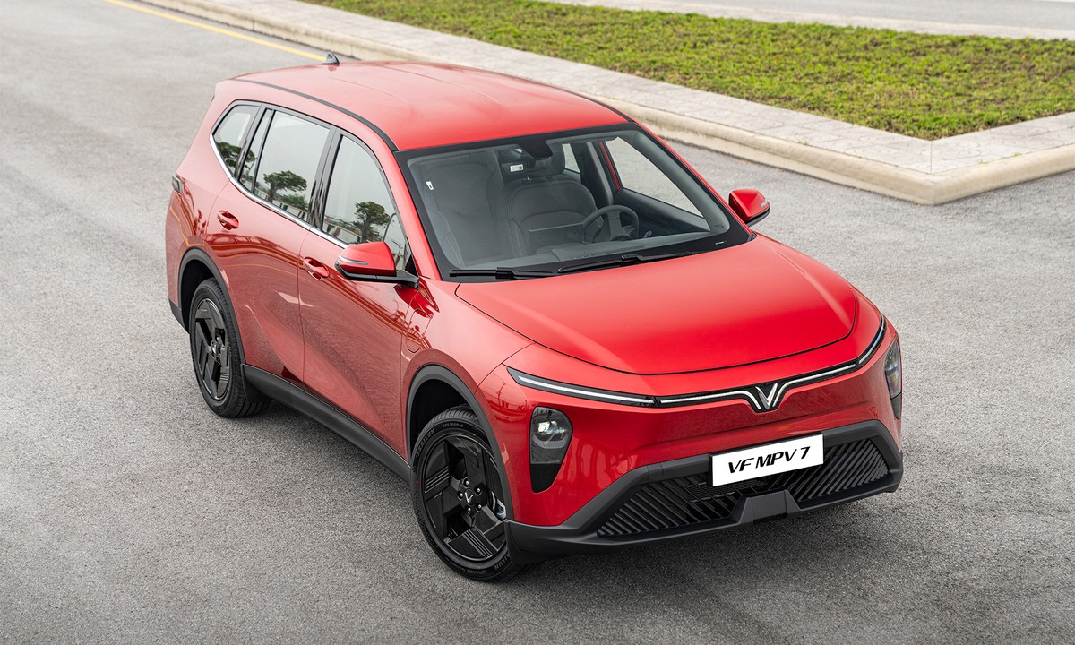 VinFast MPV 7 góc nhìn đầu xe từ trên cao