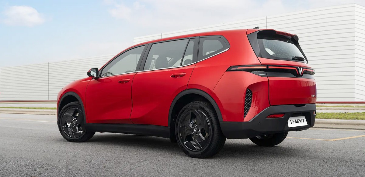 VinFast MPV 7 đuôi xe