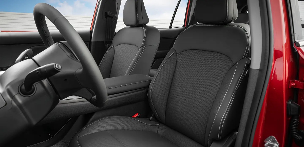 VinFast MPV 7 hàng ghế trước bọc da