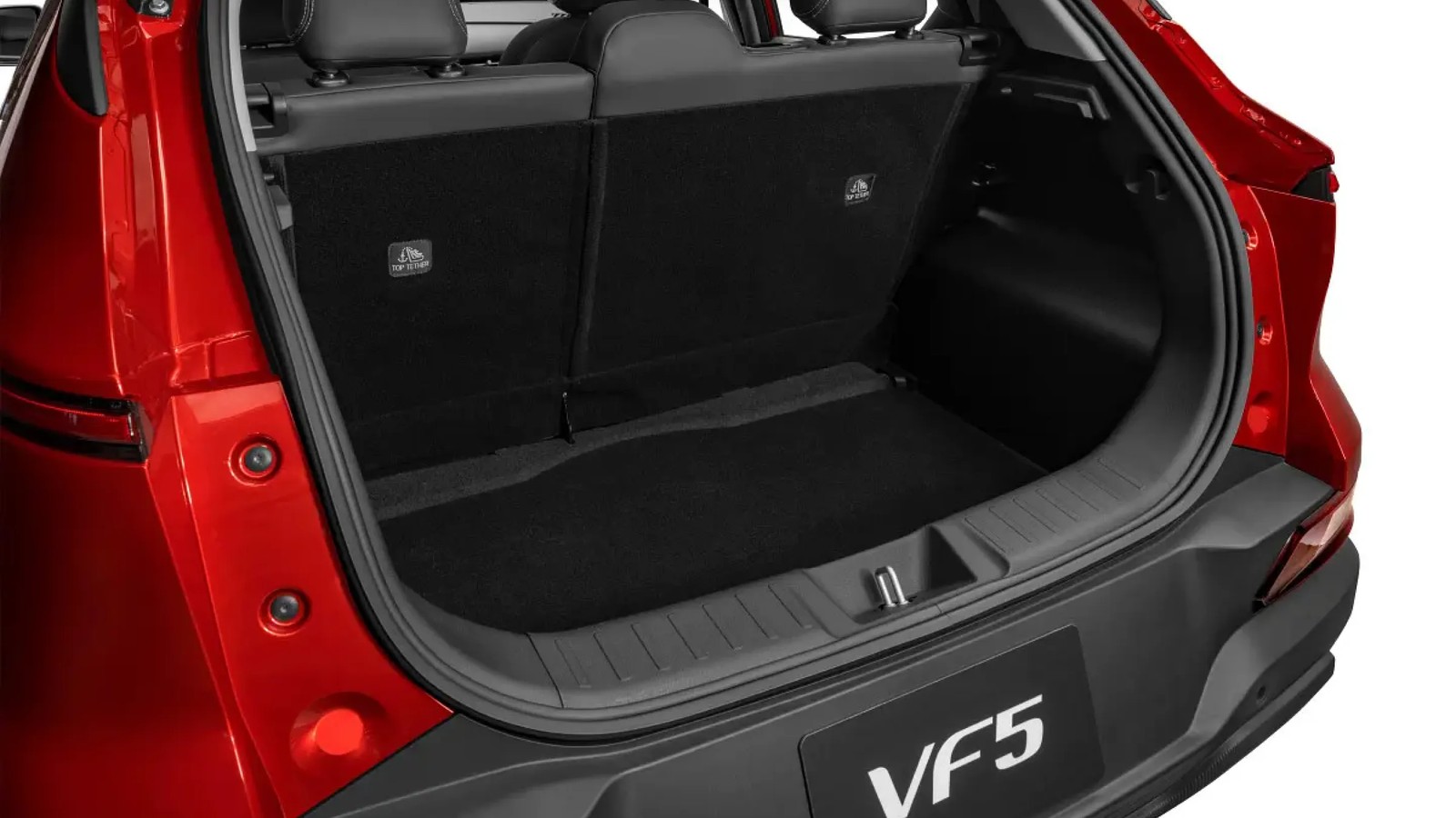 Khoang hành lý VinFast VF5 Plus với móc cố định ghế trẻ em Top Tether