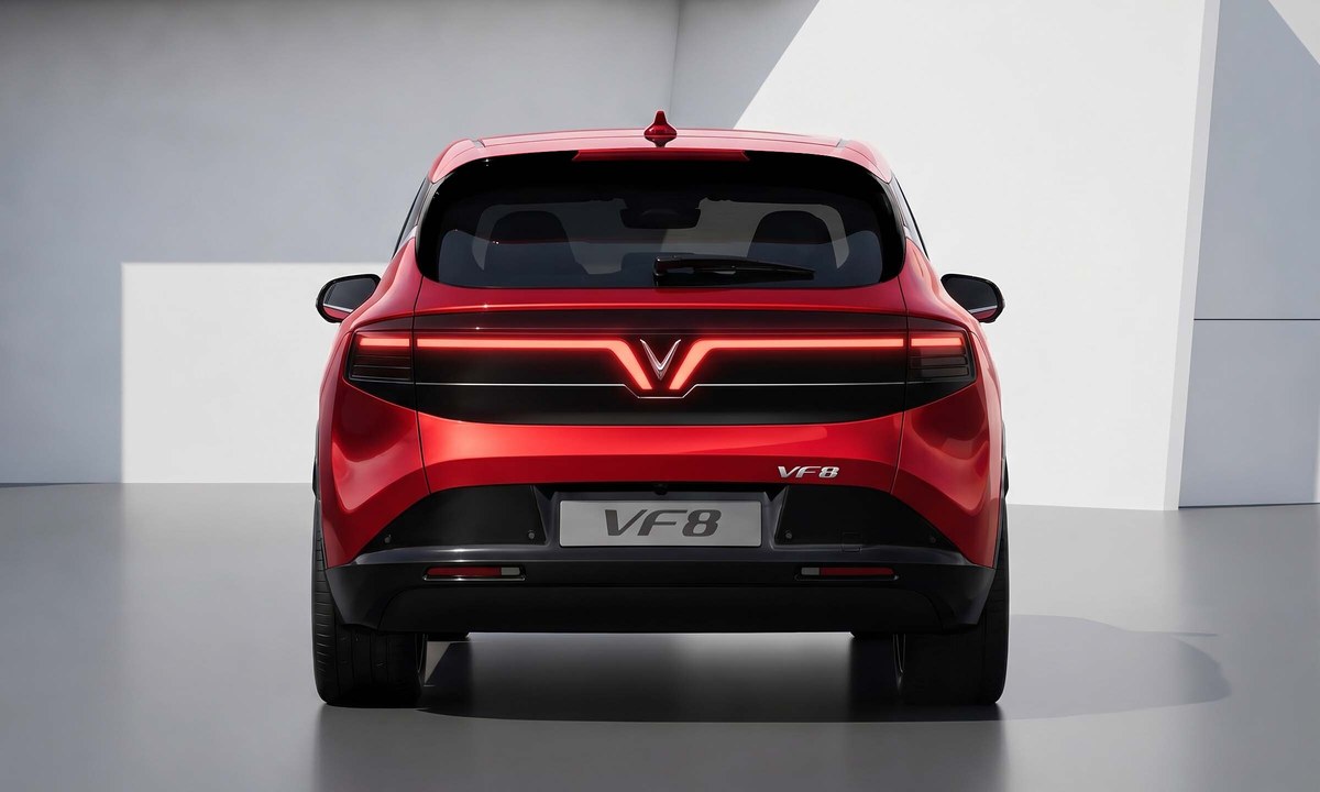 Đuôi xe VinFast VF8 All New với dải đèn hậu nối liền